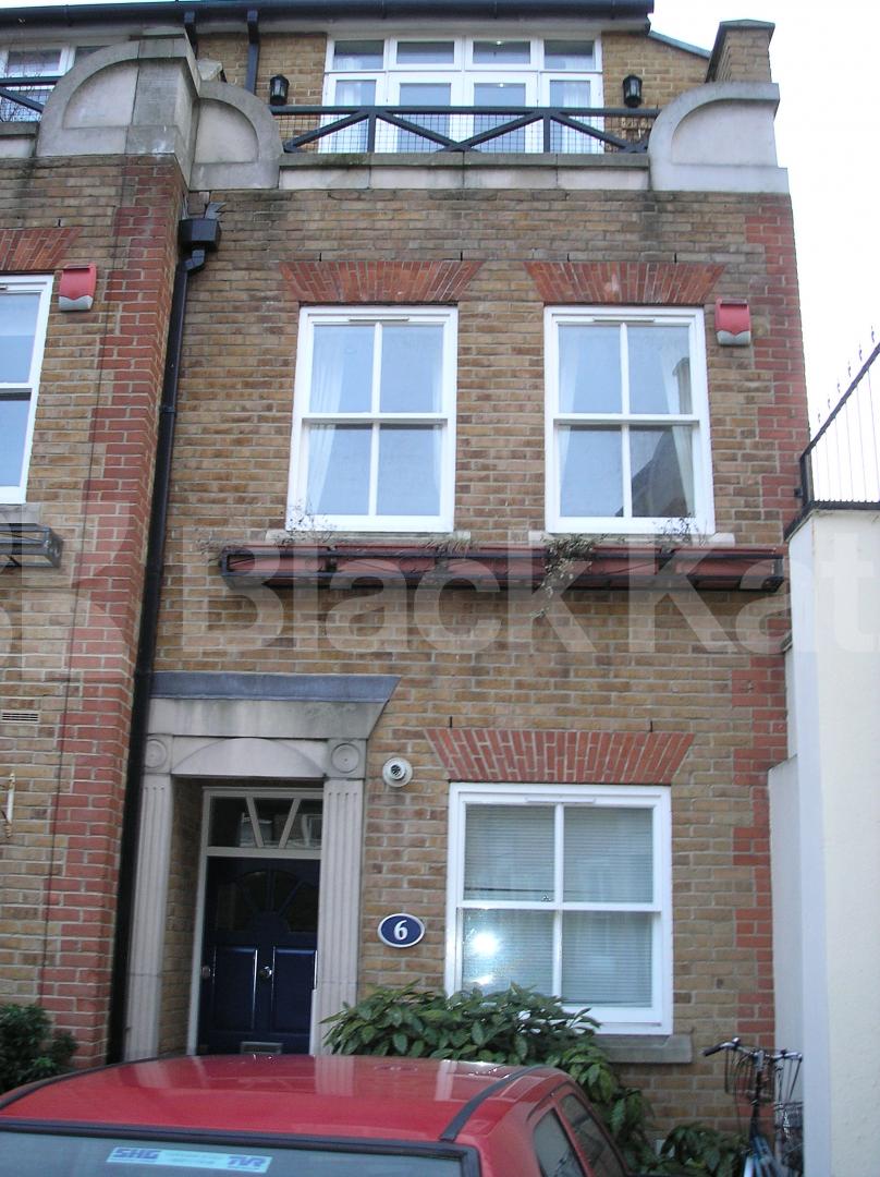 			MUST BE SEEN, 3 Bedroom, 1 bath, 1 reception Flat			 Old Dairy Mews, KENTISH TOWN NW5